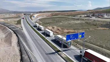 Van'dan İran'a 6 TIR Dolusu Sağlık Yardımı Gönderildi