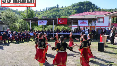 Artvin’de 2026 Yaş Çay Hasadı Başladı: Vali Ergün Üreticilerle İlk Çayı Topladı