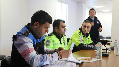 Hopa’da Trafik Haftası Kapsamında Esnaf ve Güvenlik Birimleriyle Toplantı