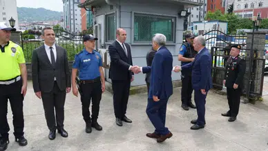 Rize Merkez Cumhuriyet Şehit Nedim Çalık Polis Merkezi Amirliği’ne Bayram Ziyareti