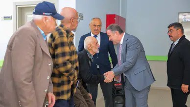 Bayburt Valisi Mustafa Eldivan Huzurevi Sakinleriyle Bayramlaştı