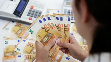 İtalya'nın en büyük bankası Intesa rakibi için 30 milyar euro teklif verdi