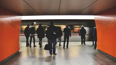Marmaray seferlerinde gecikme yaşanıyor