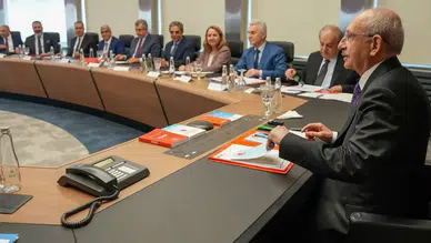 Kemal Kılıçdaroğlu, İstifaların Ardından Kurmaylarıyla Acil Toplantı Gerçekleştirdi