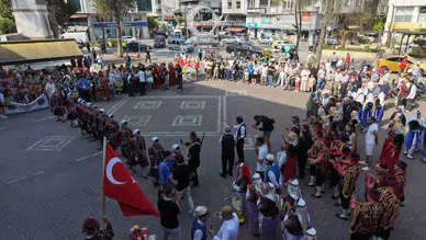 Akçaabat’ın Horonu Terme Yaz Festivali’nde Büyük Beğeni Topladı