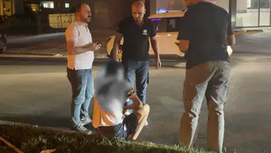 Sokak Ortasında Gençlere Korku Dolu Anlar: 17 Yaşındaki Birey Sırtından Bıçaklandı