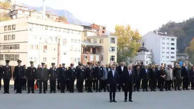 Murgul'da Atatürk Anma Programında Öğrenciler Yeteneklerini Sergiledi