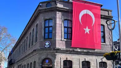 Trabzon Büyükşehir’in Binaları Dev Türk Bayraklarıyla Donatıldı