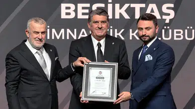 Serdal Adalı mazbatasını aldı! "Sırada daha büyük hayaller var"