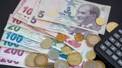 Ev kadınlarına emeklilik hakkı ve çocuk desteği için MHP'den önemli teklif geldi