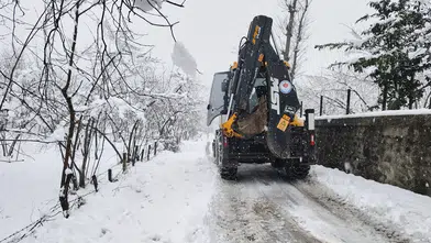 Trabzon’da Kar Alarmı: 40 Mahalle Yolu Ulaşıma Kapandı, Büyükşehir Seferber Oldu