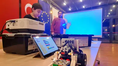 Efeler’de dijital gençlik merkezi kursları aralıksız sürüyor