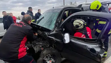 Kadirli'de kaza: 1 ölü, 8 yaralı, ulaşım kontrollü sağlanıyor