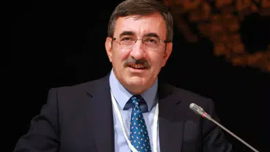 Türkiye, kalıcı barış için diplomatik çabalarını artırıyor ve savaşın maliyetine dikkat çekiyor.