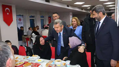 Artvin’de Vakıflar İftar Sofrasında Birlik Mesajı: Vali Turan Ergün Vatandaşlarla Buluştu