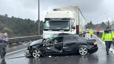 İstanbul'da zincirleme kaza: 3 yaralı, otoyolda uzun araç kuyrukları oluştu