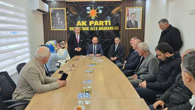 Vakıfıkebir’de Bayram Coşkusu: Başkan Fuat Koçal Namazdan Gazilere Ziyarete Uzanan Programda Hemşehrileriyle Buluştu