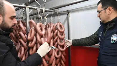 Bursa'da Gerçekleştirilen Denetimlerde 700 Kilogram Sucuk İmha Edildi