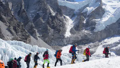 Dünyanın Zirvesine Giden Yolda Şaşırtıcı Engel: Gelişmeler Neler?
