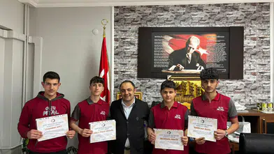Oltu Mesleki ve Teknik Anadolu Lisesi’nde Ayın Öğrencileri Ödüllerini Aldı
