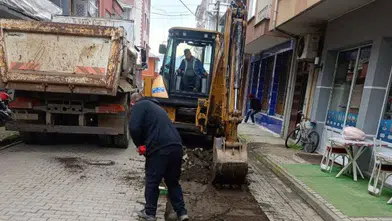 Beşikdüzü’nde Doğalgaz Çalışmalarının Ardından Parke Döşeme Sürüyor