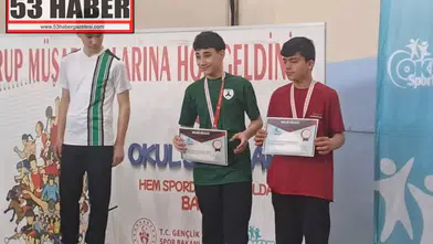 Kemalpaşa'lı Azat Ustabaş, Bilek Güreşi'nde grup üçüncüsü olarak gururlandırdı