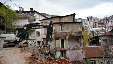 Artvin’de Tehlike Saçan Metruk Yapı Yıkıldı, Bölge Güvenli Hale Getiriliyor