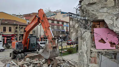 Bayburt Belediyesi’nden Cumartesi Mesaisi: Temizlik, Bakım ve Yıkım Çalışmaları Sürüyor