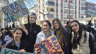 Arhavi'de Kütüphane Haftası'nda coşkulu Kitap Yolu Yürüyüşü ve Arhavi Okuyor etkinlikleri yapıldı