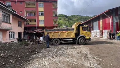 Hopa Belediyesi, projelerle hizmet kalitesini artırıyor: Altyapı ve yol çalışmaları devam ediyor!