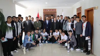 Karayazı’da Kardeşlik Yolculuğu Buluşması: Öğrencilerden Kaymakam TİTİZ’e Ziyaret
