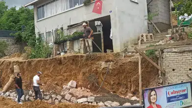 İzmit Belediyesi'nden Akmeşe'de Yeni Taş Duvar Projesi Başlatıldı
