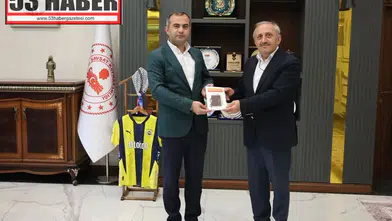 Sinan Yağmur’un Yol Hikâyeleri Kitabı Şavşat Kaymakamı Bayram Köse’ye Takdim Edildi