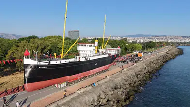 Bandırma Vapuru karadan yürütüldü!