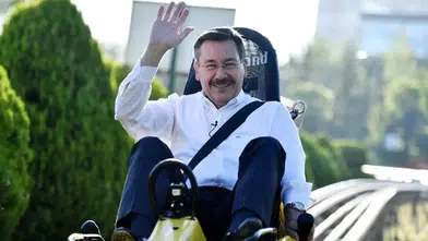 YENİ Parti, Melih Gökçek’in Bağışını Geri Çevirerek Tartışmalara Nokta Koydu