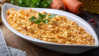 15 dakikalık havuç tarator tarifi: Kaşık kaşık yedirecek
