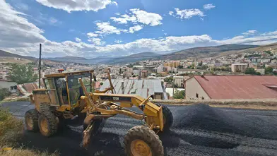 Bayburt’ta Mahallelerde Asfalt ve Kaldırım Çalışmaları Sürüyor