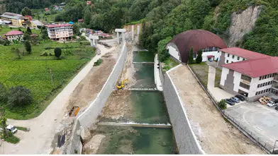 Hemşin’de taşkın kontrol çalışmaları sürüyor