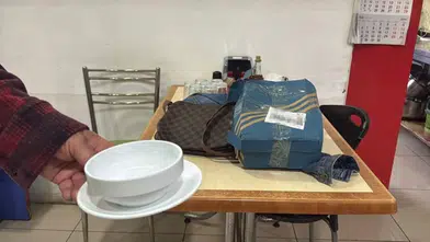 "İnternet üzerinden verilen tabak siparişi, kokulu pantolonla geldi; esnaf şaşkın!"