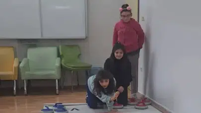 Arhavi’de Öğrenciler Floor Curling ile Tanıştı