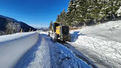 Rize’de Kar Yağışı Köy Yollarını Kapattı: 206 Köy Yolu Ulaşıma Kapandı
