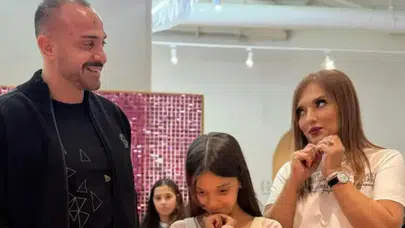 Demet Akalın'ın Doğum Günü Kutlamasındaki Şıklığı Takipçilerinin Dikkatini Çekti!