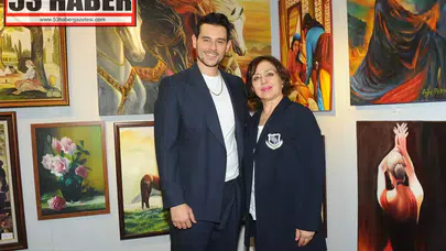 Cem Belevi annesi Enise Belevi'ye İzmir'de destek verdi