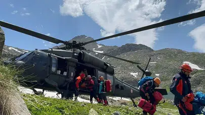 Verçenik Dağı'nda Nefes Kesen Kurtarma! Yaralı Dağcı 4 Saatte Helikoptere Ulaştırıldı