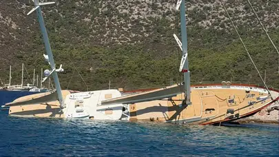 Bodrum açıklarında lüks gulet kazası! Kayalıklara çarparak yan yattı