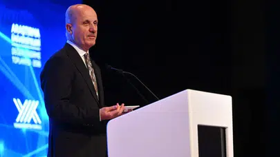 Özvar: Üniversite hastaneleri insan yetiştirme işlevlerini bir arada yürütüyor