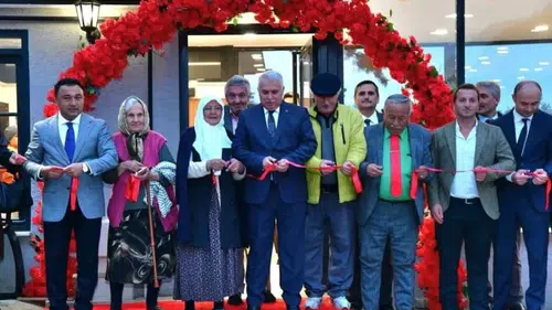 Trabzon Valisi Aziz Yıldırım, Yıldızlı Huzurevi’ni Ziyaret Etti ve Yeni Sosyal Tesisi Açtı