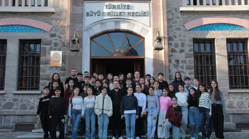 Hopa Belediyesi'nden Atatürk Anması: Öğrenciler Anıtkabir'i Ziyaret Etti