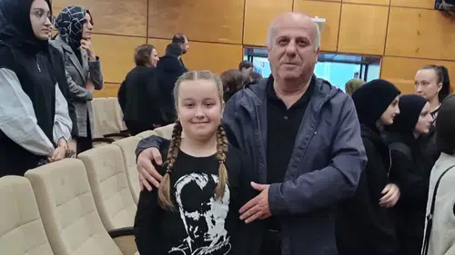 Atatürk'ü anma etkinliğinde Rize'de ödül töreni, başarılı öğrencilere ödüllerini takdim etti