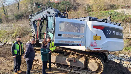 Akçaabat ve Beşikdüzü’nde Dere Islah Çalışmaları Sürüyor